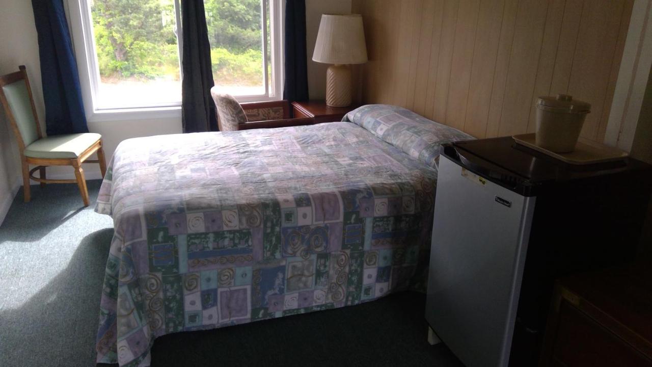 Village Green Motel Yarmouth Port Exterior foto