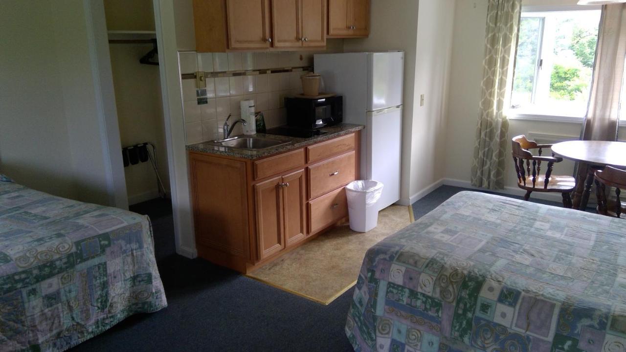 Village Green Motel Yarmouth Port Exterior foto